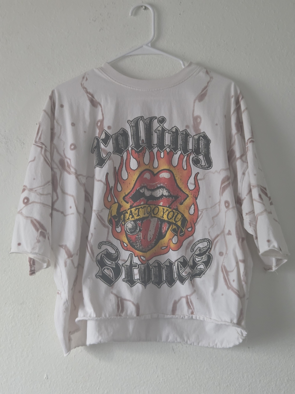 Rolling Stones Men Cropped Graphic Tee - White with Red & Yellow Flame Print LG